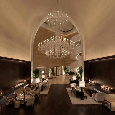 The Dubai Edition Eksteriør bilde The lobby of the Ritz-Carlton, Dubai