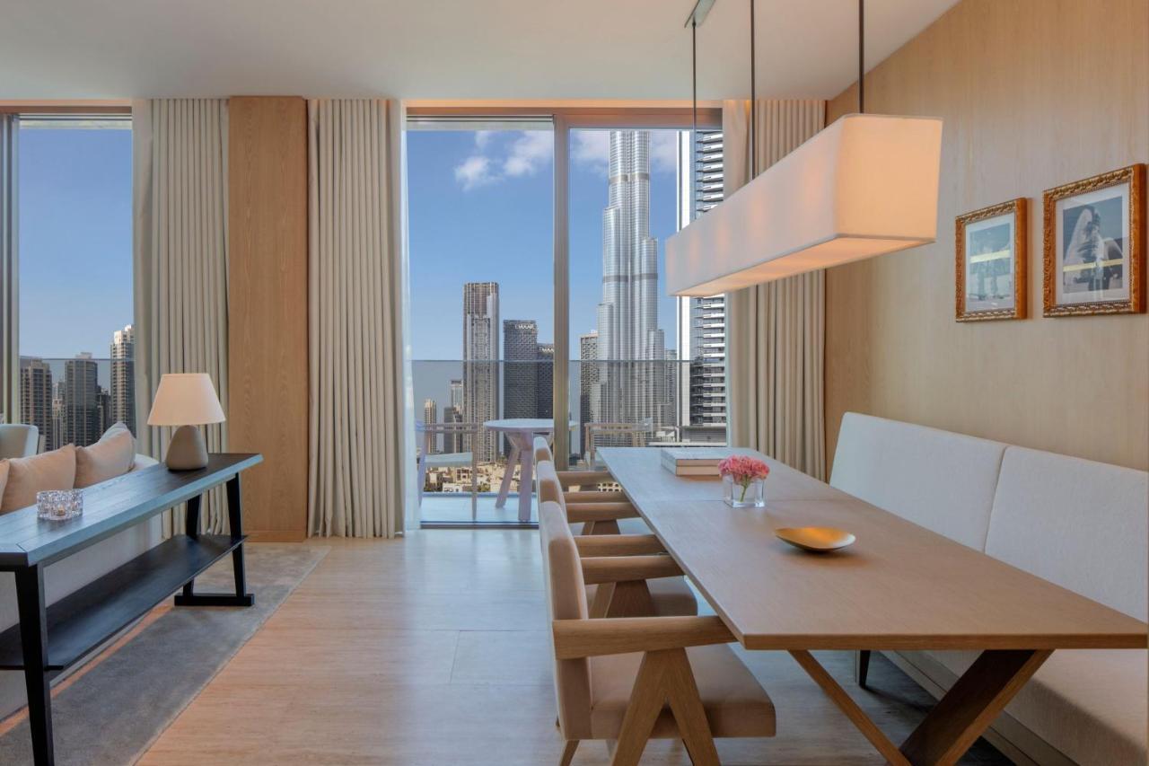 The Dubai Edition Eksteriør bilde A dining room at The Ritz-Carlton, Downtown, Dubai
