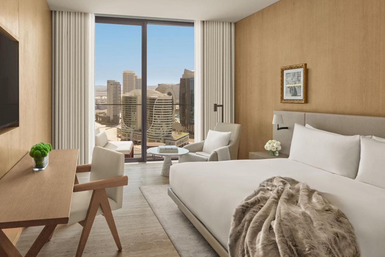 The Dubai Edition Eksteriør bilde A guest room at the Four Seasons