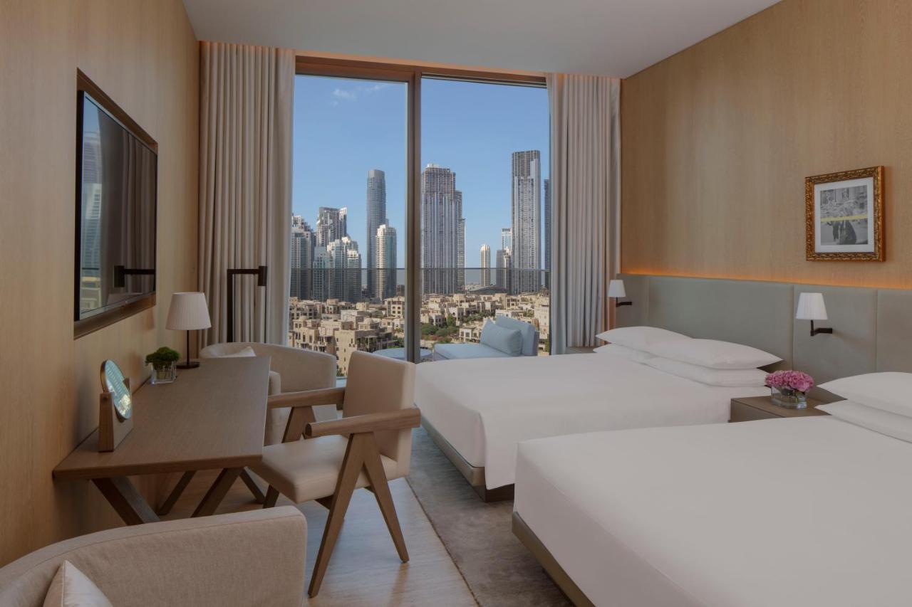 The Dubai Edition Eksteriør bilde A guest room at the hotel