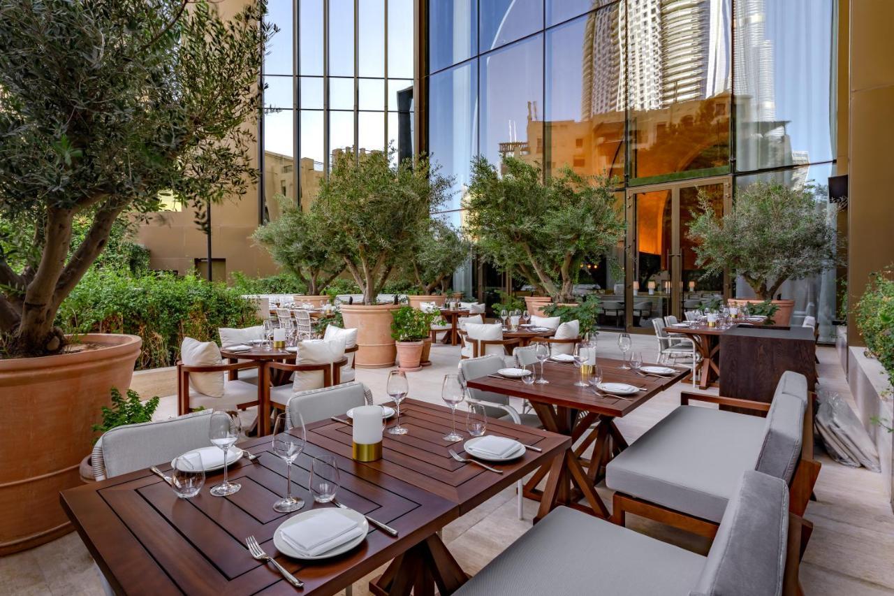 The Dubai Edition Eksteriør bilde The patio at the restaurant