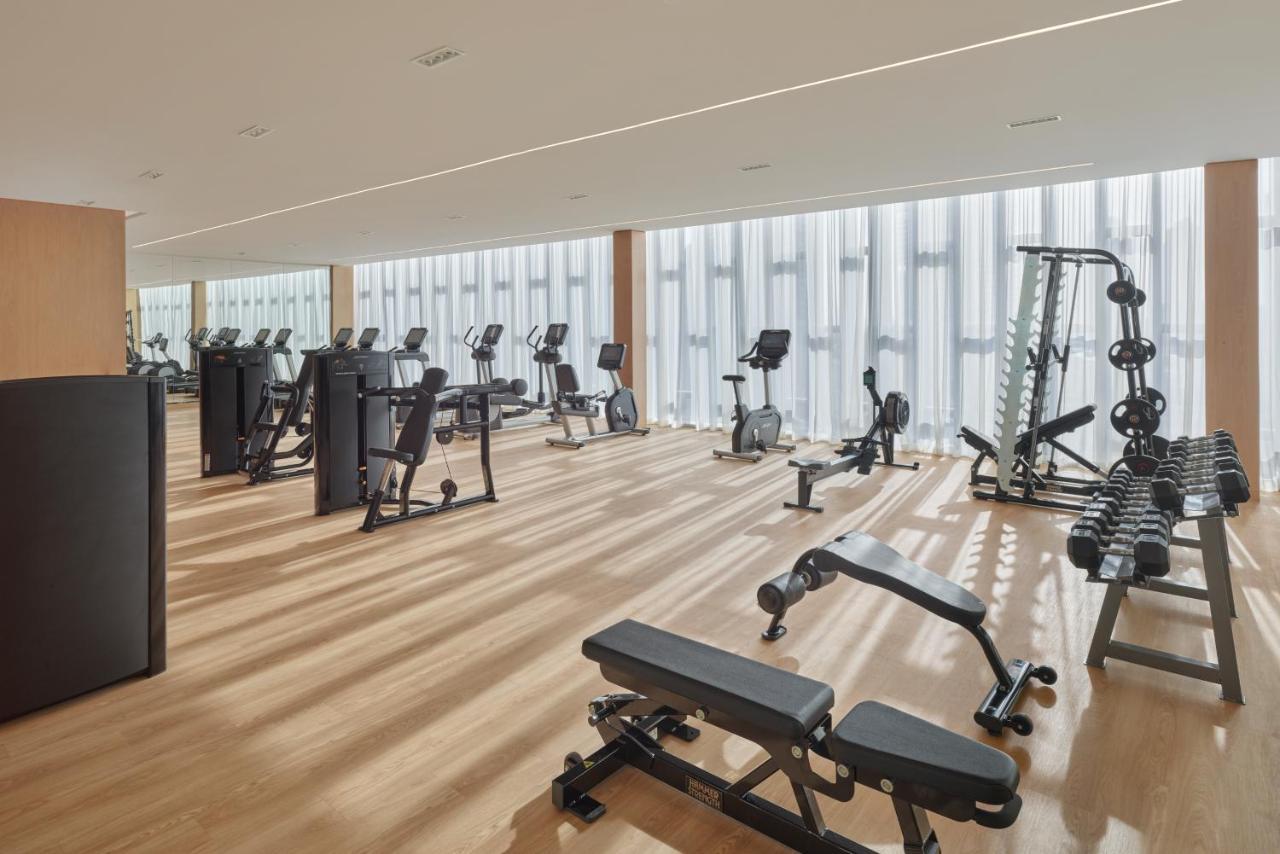 The Dubai Edition Eksteriør bilde The gym at The Hari