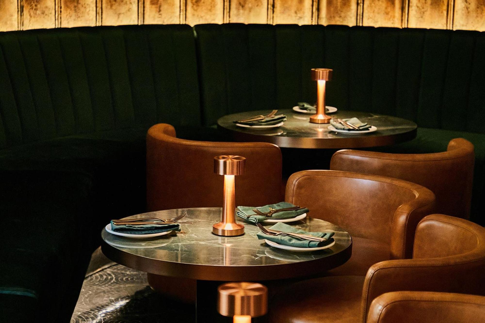The Dubai Edition Eksteriør bilde Interior of the restaurant