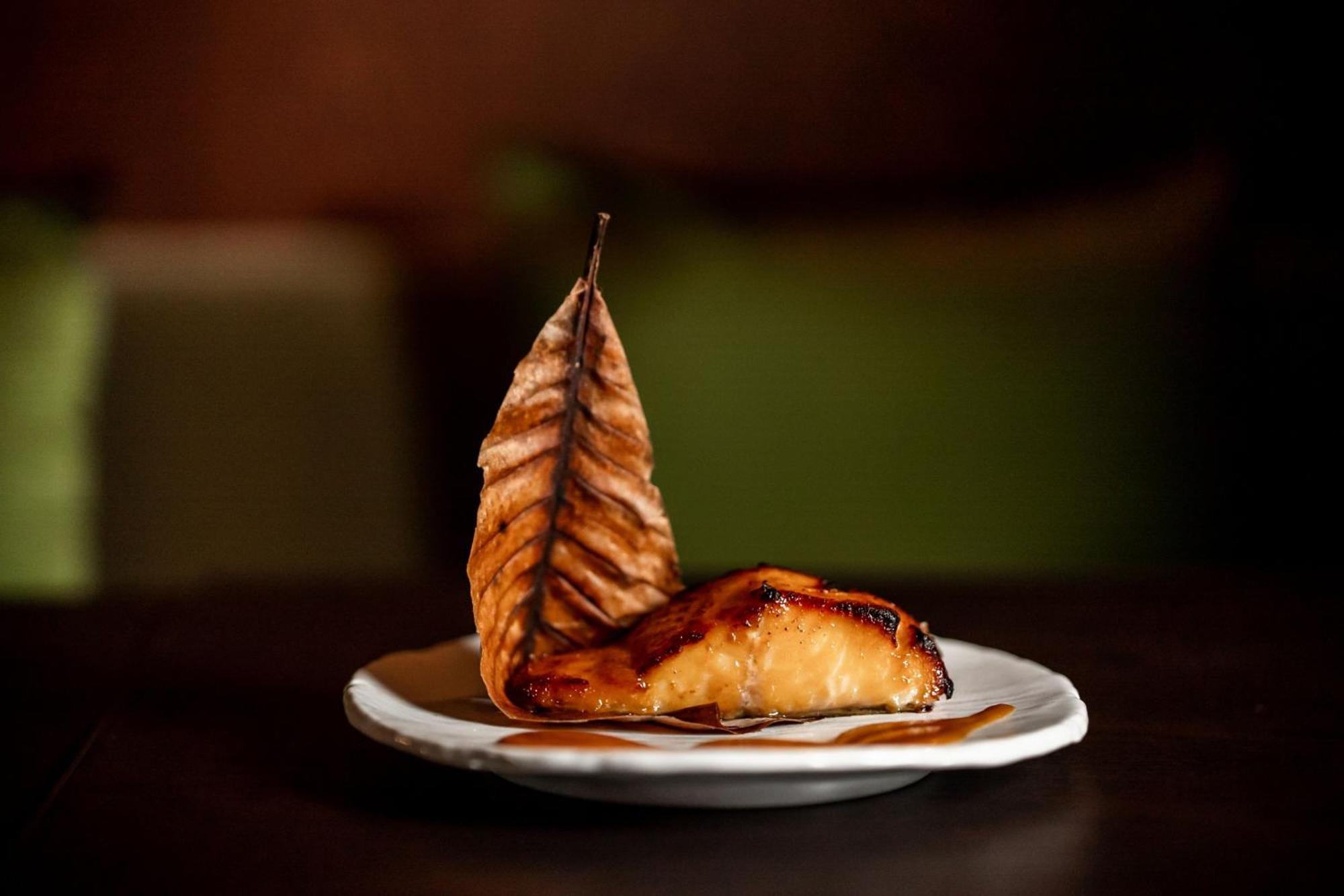The Dubai Edition Eksteriør bilde Smoked and grilled salmon